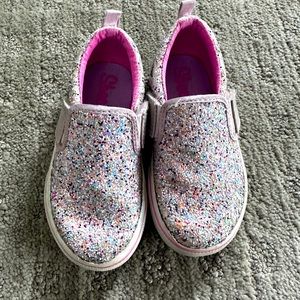 Sketchers glitter toddler shoes. Size 7t. Great condition.
